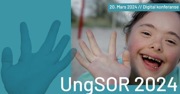 Ingressbilde til artikkel om UNGSOR 2024. Foto som viser en glad jente med Downs syndrom som holder hånden opp til hilsen