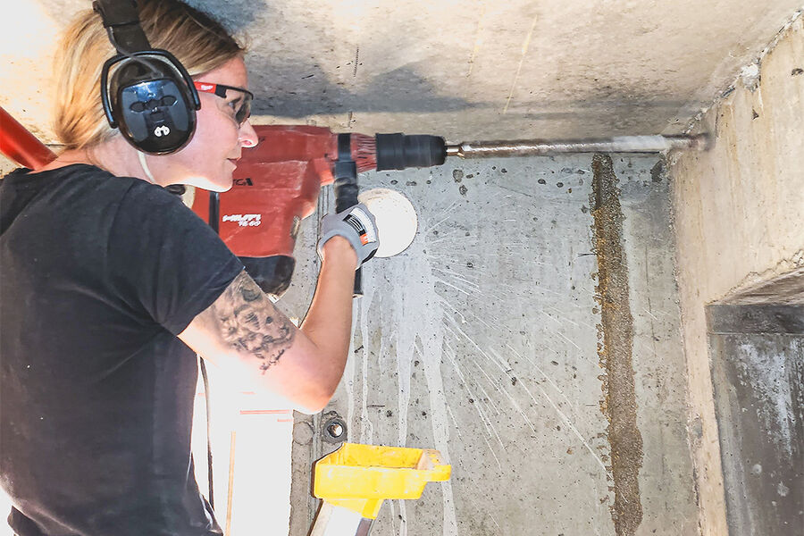 Christina har alltid slitt med hyperaktivitet og konsentrasjonsvansker, men fikk ikke ADHD-diagnosen før i en alder av 26 år. - Som rørlegger får jeg bruke all min energi og kreativitet, og har gjort ADHD-tilstanden til en styrke. Det har gitt meg et helt nytt liv, sier hun. Foto: privat.