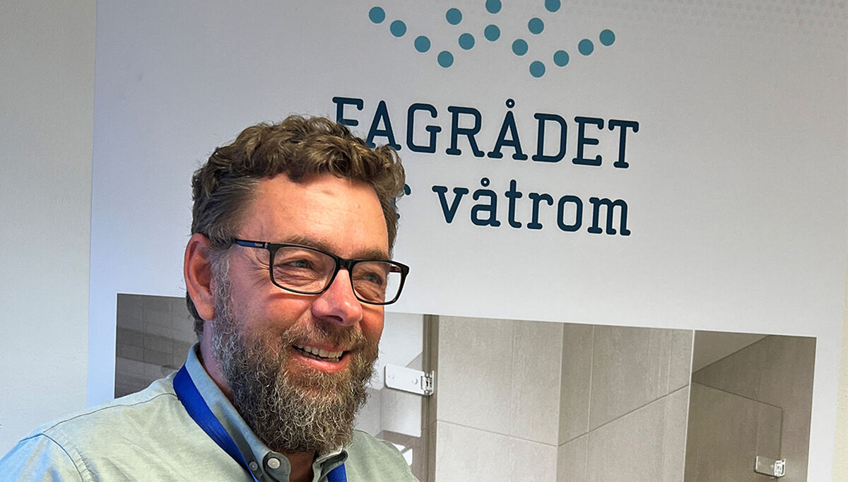 Daglig leder i Fagrådet for våtrom, Vidar Hellstrand, fratrer sin stilling i løpet av våren og ønsker seg en engasjert etterfølger. Foto: FFV