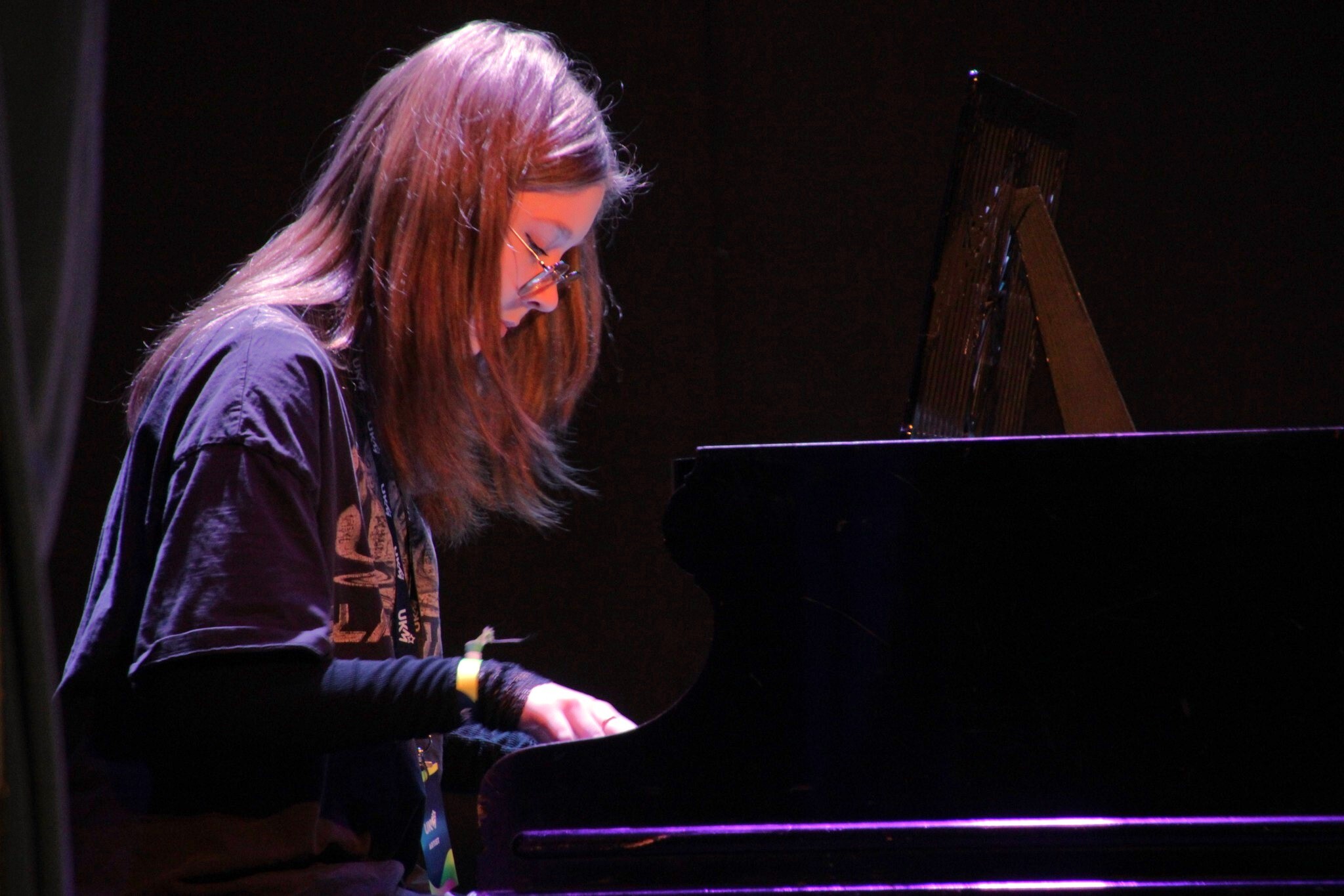 Frida Dervola Vollan spiller piano under UKM 2024