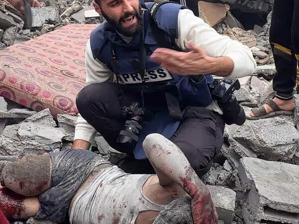 Når Motaz Azaiza kommer til Oslo, er dette en unik mulighet til å se og høre hva denne krigen har gjort mot menneskene i Gaza. (Foto: Motaz Azaiza).