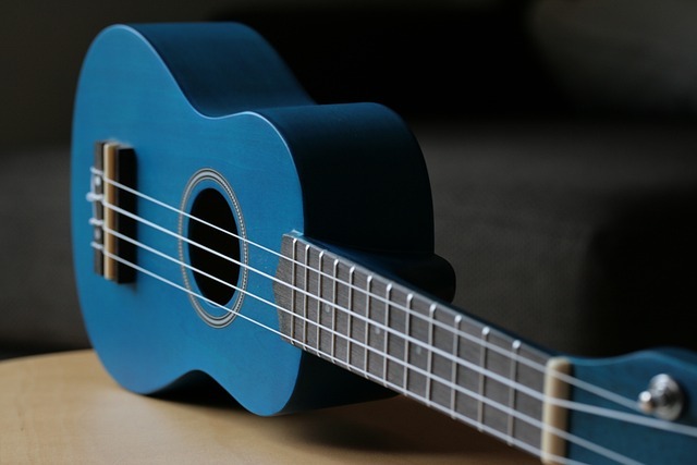 En blå ukulele