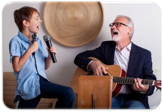 Gutt og eldre mann som synger og spiller