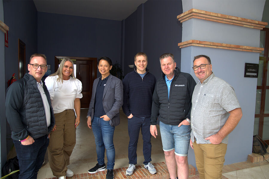 VVS Eksperten setter av fire dager til kompetanseheving og kurs under kompetanseuken i Spania denne uken. Her ser vi noen av kursholderne sammen med kjedeledelsen. Fra venstre, Kai Johnsen, Birgitte Tunheim,Van Ha Doan, Kompa AS, David Zijdemans, Zijdemans Consult, Geir Rune Bøkeid, og Rune Norstrøm, IMI Hydronic Engineering