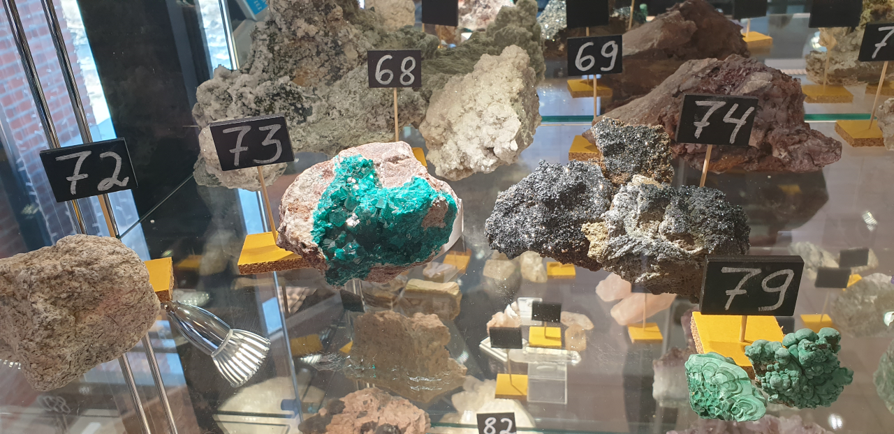 Noen mineraler i utstillinga