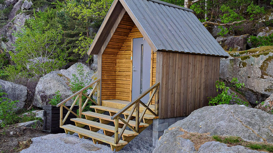 Friluftstoalett i Skadbergsvågen