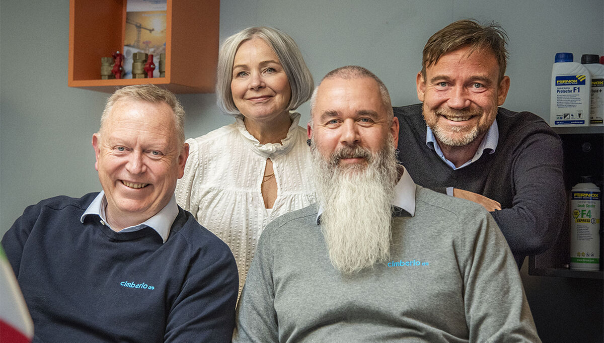 Fra venstre, daglig leder Per Erik Raasok, Cimberio, Kristin Lindqvist, ansvarlig for kundesuksess i Byggtjeneste, Roger Torgersen, teknisk selger, Cimberio, og markedssjef i NOBB, Tor Strand Jacobsen.