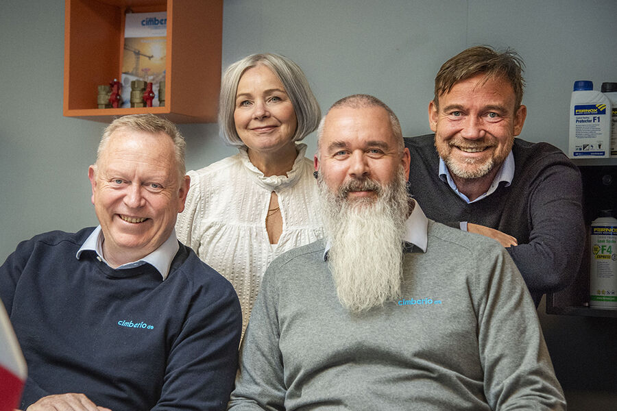 Fra venstre, daglig leder Per Erik Raasok, Cimberio, Kristin Lindqvist, ansvarlig for kundesuksess i Byggtjeneste, Roger Torgersen, teknisk selger, Cimberio, og markedssjef i NOBB, Tor Strand Jacobsen.