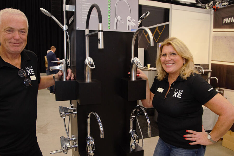 Distriktssjefene Ola Asbjørnsen og Nina Eggen, i FM Mattsson Norge, merker at den nye armaturserien 9000XE slår an i markedet med de egenskapene den har med hensyn til vannforbruk og energisparing.