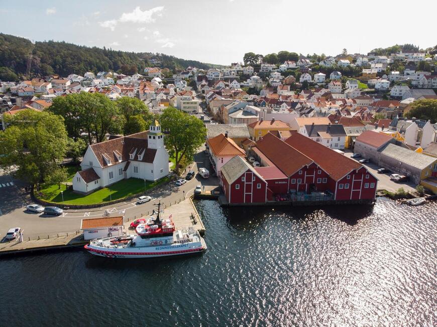 Eigersund kirke og sjøhus