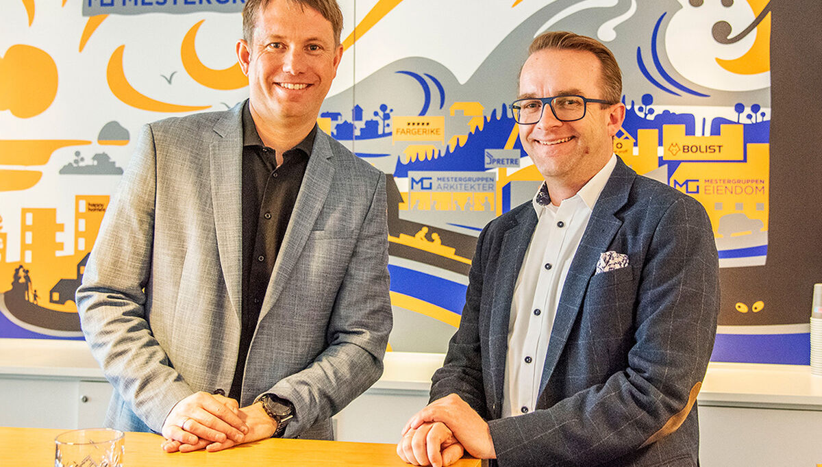 På bildet, Einar Mørland, innkjøpsdirektør i Mestergruppen til venstre og COO Martin Bondkall i Byggtjeneste.