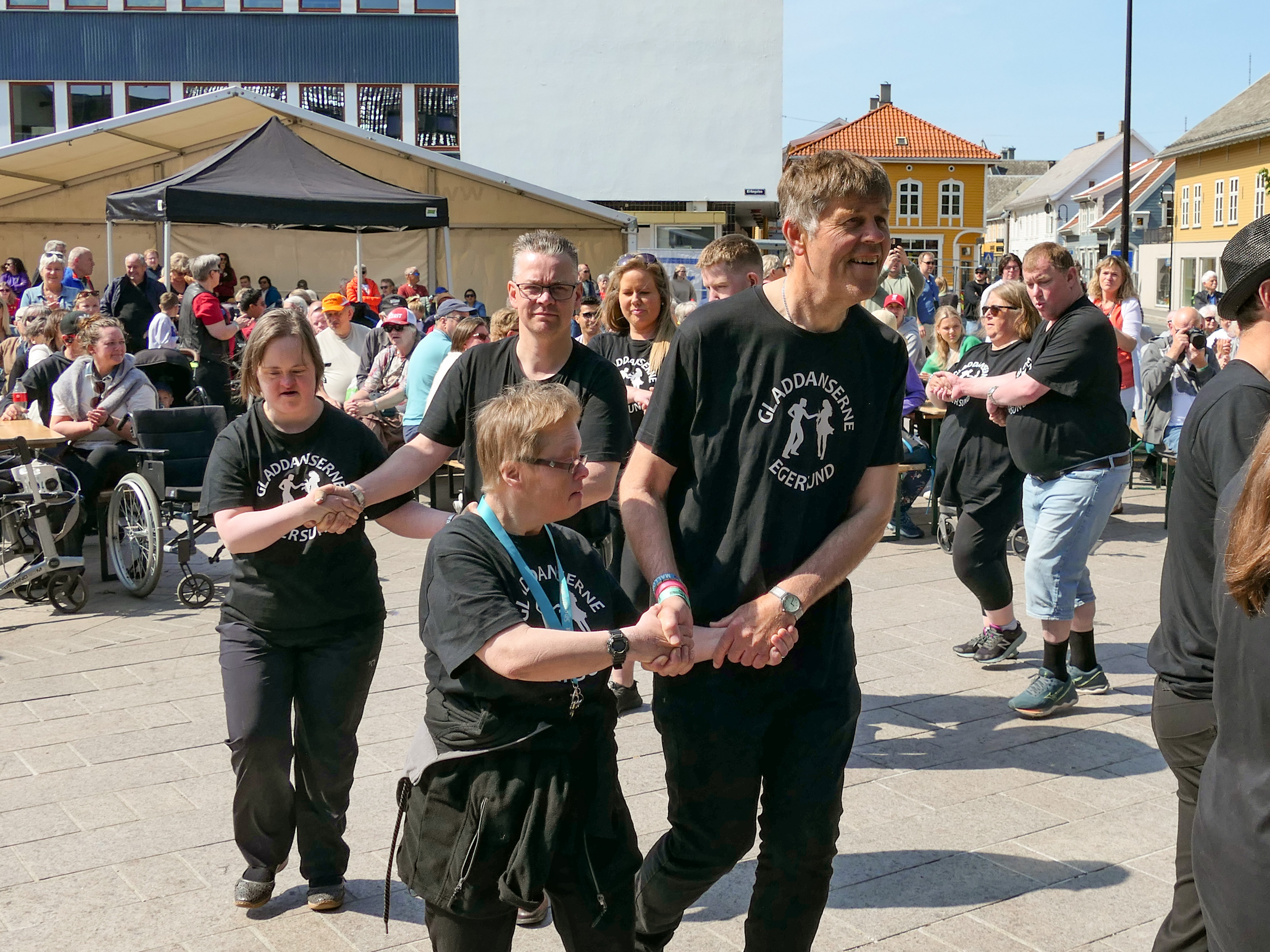 Mer dans av dansegruppa Gladdanserne