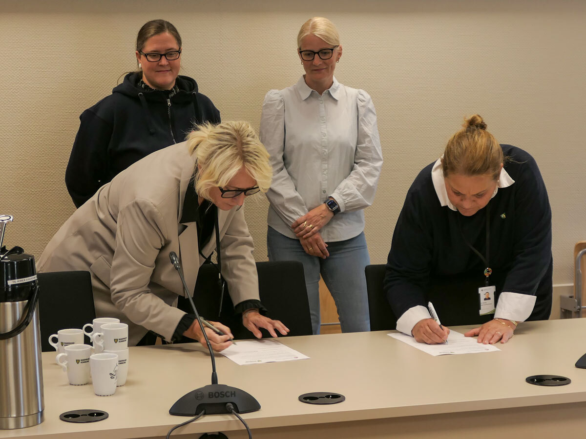Avtalen blir signert