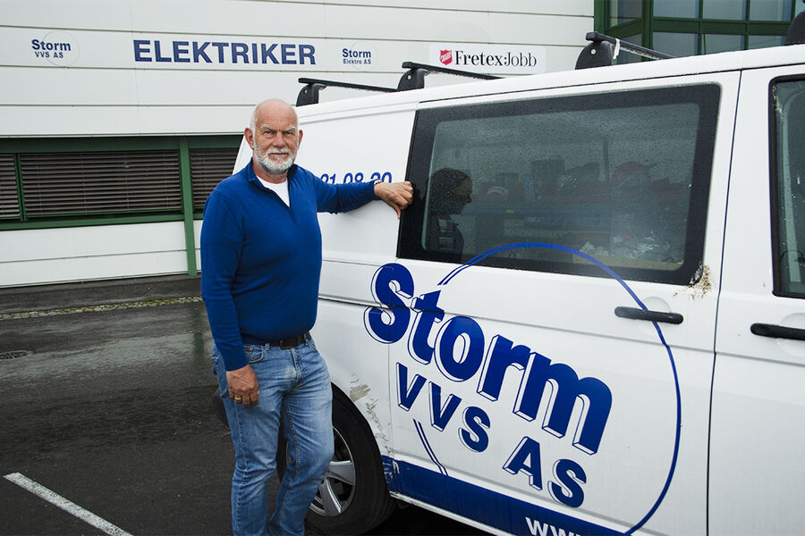 Rune Svendsgård, daglig leder og prosjektleder i Storm VVS, er oppgitt over all ufakturerbart ekstraarbeid de opplever på grunn av forbrukernes trøbbel med å resette vannstoppventiler etter at de er blitt utløst og stengt vannet. – Nå er det på høy tid å gjøre endringer med regelverket, sier han.