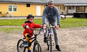 Nikolai Fjelde og Thor Hushovd på sykkel