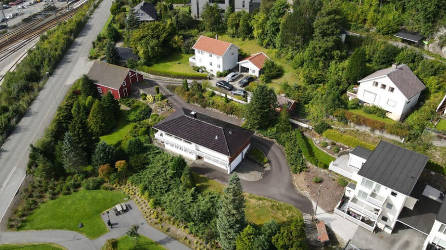 Kvidafjellveien sett med drone