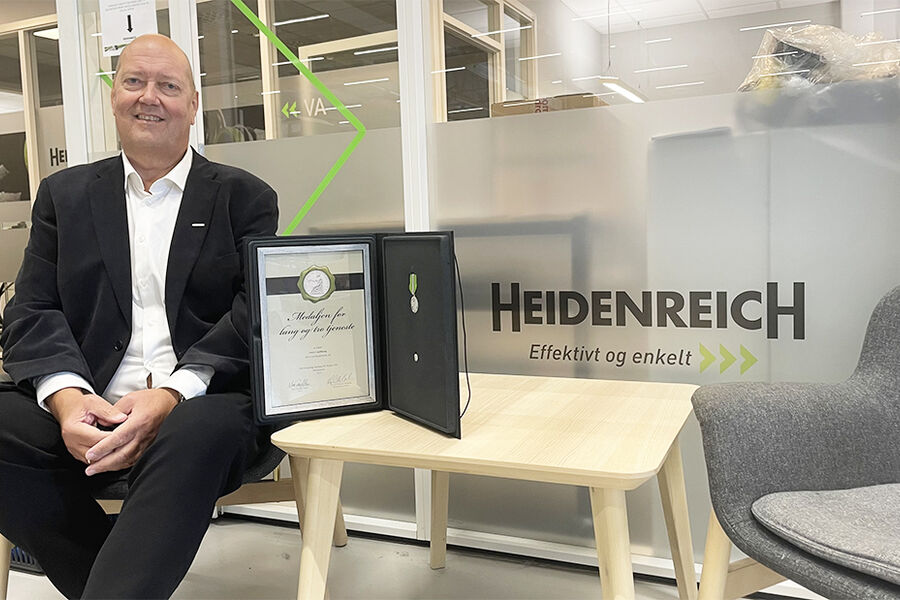 - Jeg har aldri gruet meg til å gå på jobb. Her er det frihet under ansvar, gode kolleger og givende arbeidsoppgaver. Jeg kan ikke tenke meg et bedre sted å være ansatt, sier Jørn Lundhaug. Nylig kunne han motta heder og ære etter 40 års tjeneste hos Heidenreich.