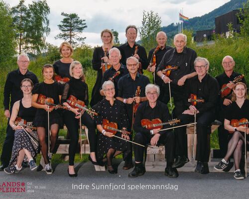 Lagbilete spelemannslaget. Foto: Reed Forum AS Lagbilete spelemannslaget