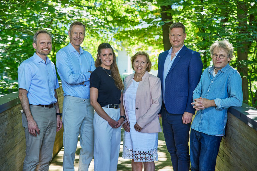 Jobber for mer ombruk av byggematerialer og masser. F.v. konsernsjef Egil Hogna i Norconsult, konsernleder Nicolai Riise i Mad arkitekter, bærekraftsjef Stine Marie Thiele Haugen i EBA, konsernsjef Grethe Bergly i Multiconsult, konsernsjef Amund Tøftum i AF Gruppen og administrerende direktør Steinar Skjerdingstad i Arkitektbedriftene. Foto: Bård Gudim