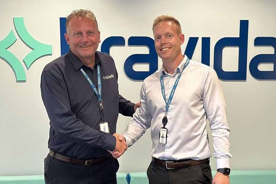 Divisjonsdirektør for Bravidas divisjon Østlandet gratulerer påtroppende regiondirektør for Bravidas region Telemark og Vestfold med ny jobb.