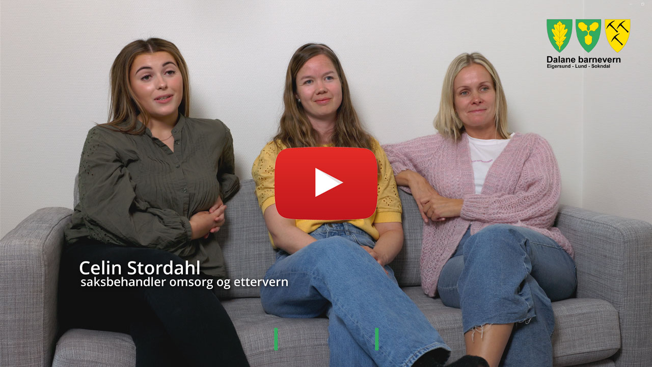 Video av ansatte som svarer på om fosterbarn må ha eget rom