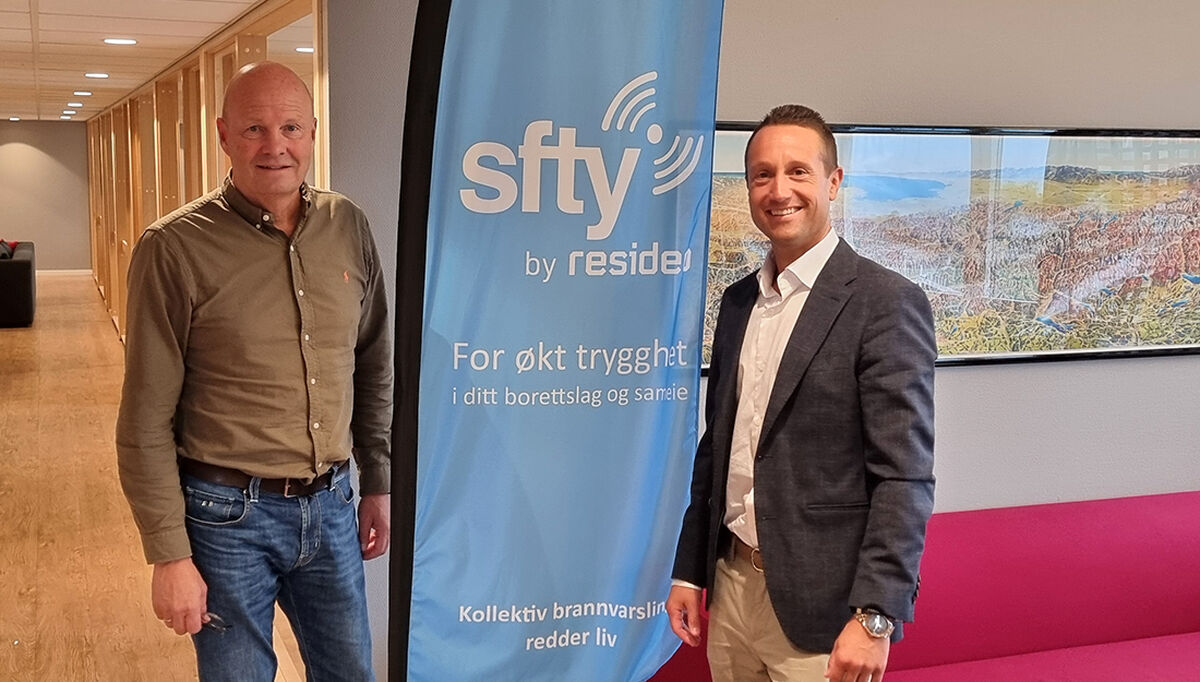 Resideo blir å finne på samme stand som de har hatt siden 2012 på VVS -dagene. På bildet ser vi, Stein Bakker CEO hos sfty by Resideo og Resideos Business Development Manager Norway & Sweden Tom Fjordvang. De forteller at de vil ha en veldig enkel stand, hvor de satser på å kunne møte de besøkende med gode samtaler, og med hovedfokus på et produkt.