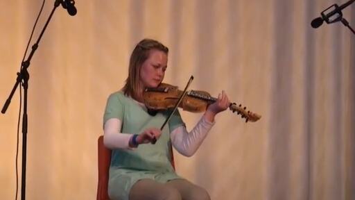 Marie Berge. Spel hardingfele junior