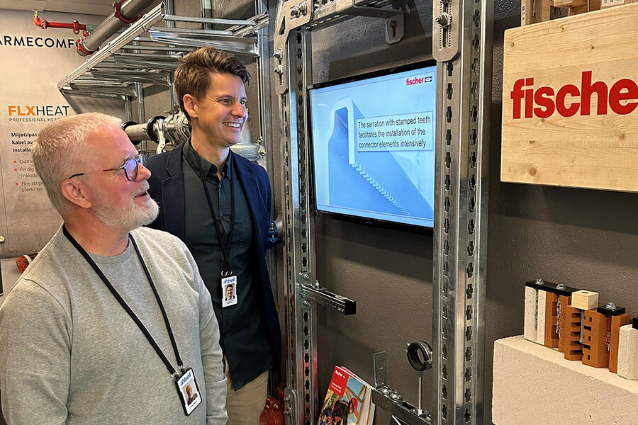 – Vi er trygge på at vi kommer til å tilføre et konsept som vil slå an det norske markedet. Her bruker vi de musklene både Fischer og Ahlsell har, til fordel for våre kunder. Samtidig har Ahlsell klare ambisjoner om å ta markedsandeler innen dette produktområdet, sier markedssjef Hallvar Døhlie Hjermann hos Ahlsell Norge, her sammen med salgsingeniør Peter K. Nilsen, Ahlsell.