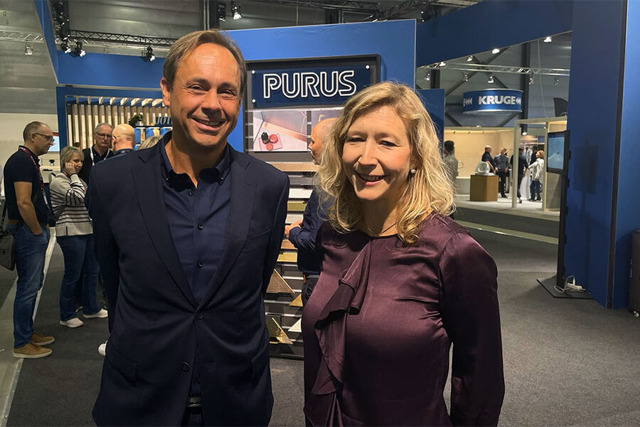 Daglig leder av BLS Norge, Alexander Loe Fredenfeldt, og konsernsjef Rebecka Spånberg fra hovedkontoret i Sverige, på den flotte standen Purus kan presentere for årets besøkende.