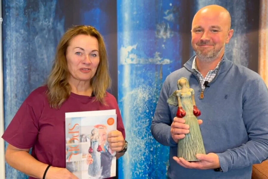 Eli Heyerdahl Eide, styreleder i Ingeborg-nettverket og fagsjef i RørNorge, overrakte Ingeborg-prisen til Håvard Hamansen-Wallestad, daglig leder i Nilsson Haras AS. Foto: Ingeborg-nettverket