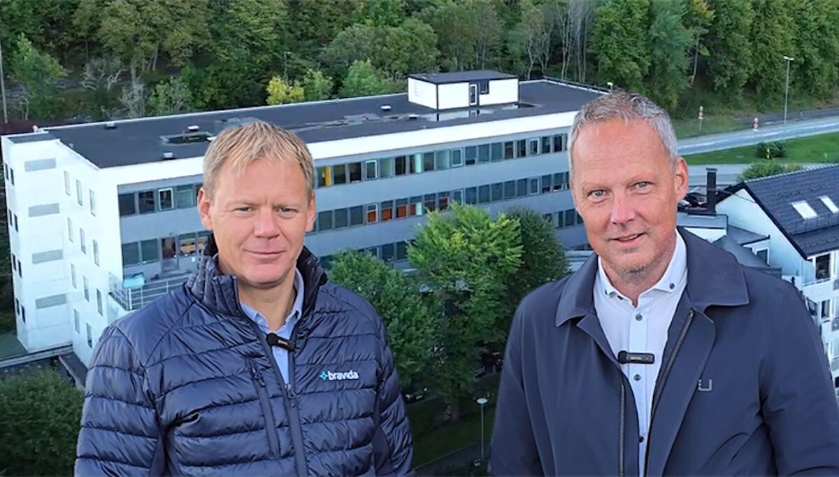 Bravidas regiondirektør i Vestland, Gisle Kvamme og Thunestvedt-administrende Roy Sætre er fornøyde med valg av felles lokaler. Foto: Bravida