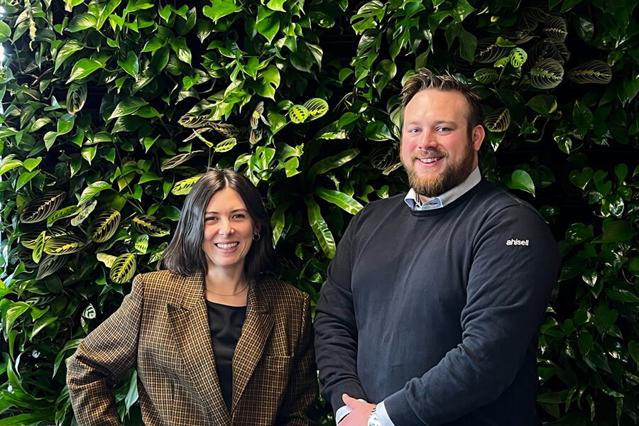 Initativtaker og klyngemedlem Dean Babic leder for prosjektlogistikk i Ahlsell, og ansvarlig prosjektleder i Construction City Cluster, Alessia Bellini. Foto: Construction City Cluster.