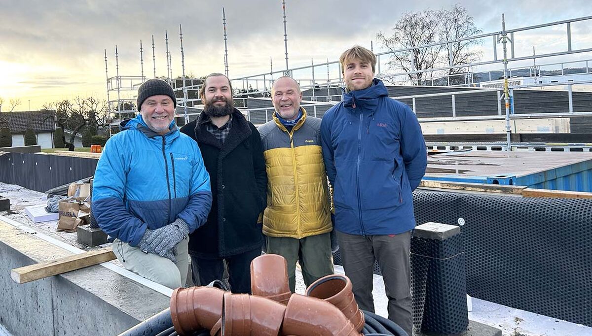 Brødrene Pål og Frode Hagen starter ny familiebedrift med adresse Brumunddal. På bildet ser vi fra venstre Pål Hagen, Magnus Hagen, Håkon Hagen og Frode Hagen. Foto: Privat