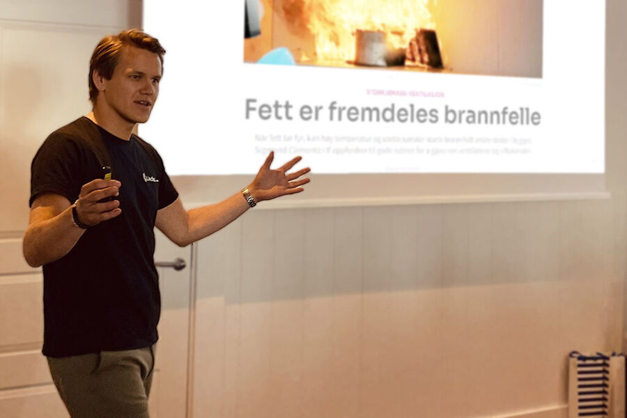 - Det finnes tekniske løsninger for det meste, men vi trenger også engasjement fra myndigheter for å kunne forebygge brann i kanalnettet på storkjøkken, sier Stefan Myhre Pettersen, salgs- og markedssjef i Lindab AS.