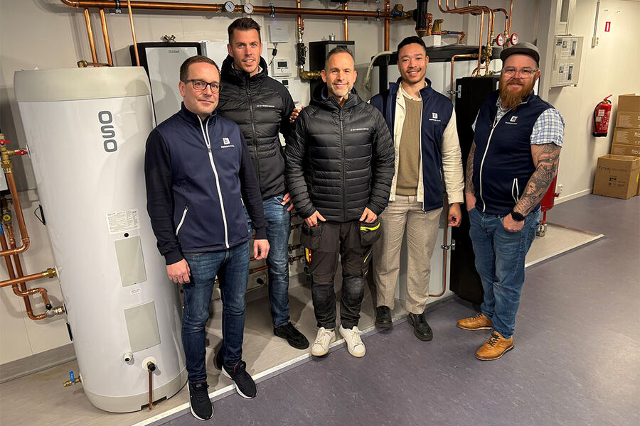 Disse personene fra Byggenergi og Brødrene Dahl har jobbet tett og nært sammen om prosjektet i Spro Havn på Nesodden. Fra venstre, Rune Skaugstad, Distriktsansvarlig Oslo Akershus, BD, Halvor Ihler, daglig leder Byggenergi, Frode Arnesveen, faglig leder Byggenergi, Michael Ray Guttormsen, VVS & energiløsninger, BD, og Per Gunnar Josefsen, teamleder teknisk/prosjekt for BD.