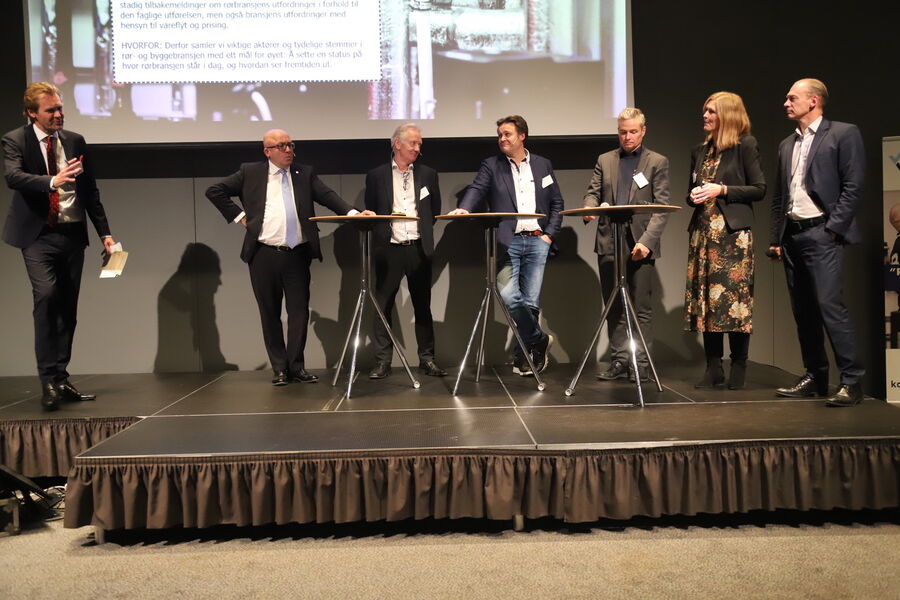 Fra en av panledebattene under konferansen i 2019.