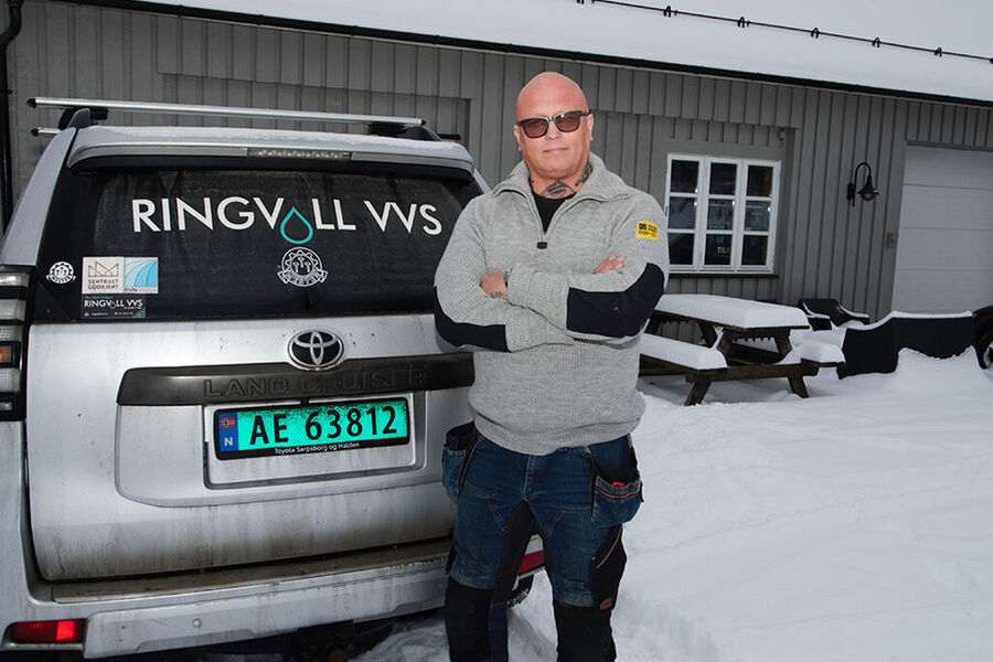 Espen Teien, i Ringvoll VVS og Varmepumpeteknisk, er bekymret for utviklingen i markedet, og er tydelig på at det må betydelige statlige initiativer til for å snu situasjonen. – Når selv store entreprenører jakter på de små jobbene, sier det seg selv at vi fortsatt vil se mange konkurser i tiden framover, sier han til VVSforum.