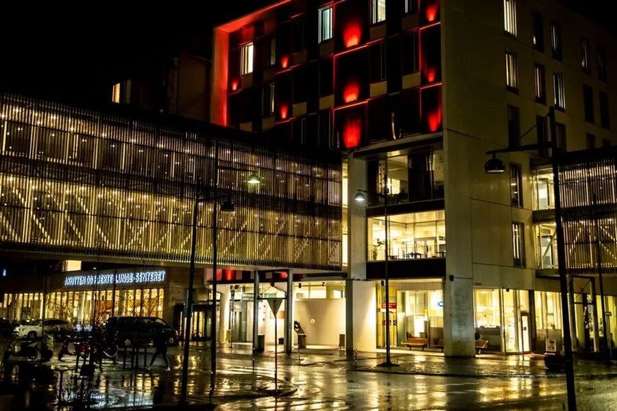 Eksempler fra Norge, deriblant St. Olavs hospital, viser at mikrobiell korrosjon kan utløse omfattende vedlikehold og reparasjoner selv i moderne bygg med høy teknisk standard. Foto: Annika Byrde / NTB
