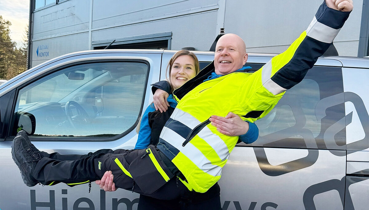 Daglig leder Linn Lahti, og Lars-Arne Kvalvik i Hjelmås VVS AS, er strålende fornøyd med sammenslåingen, og at de nå kan presentere en helt ny butikk med masse spennende utstillinger som skal trigge kundene til å komme innom i deres nedslagsfelt.