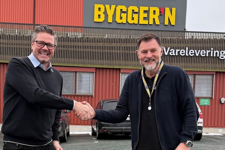 (Fra venstre) Øystein Brenna, Salgsdirektør i Mitsubishi Electric og Sverre Quale, Direktør Kategori og Innkjøp i E.A. Smith.