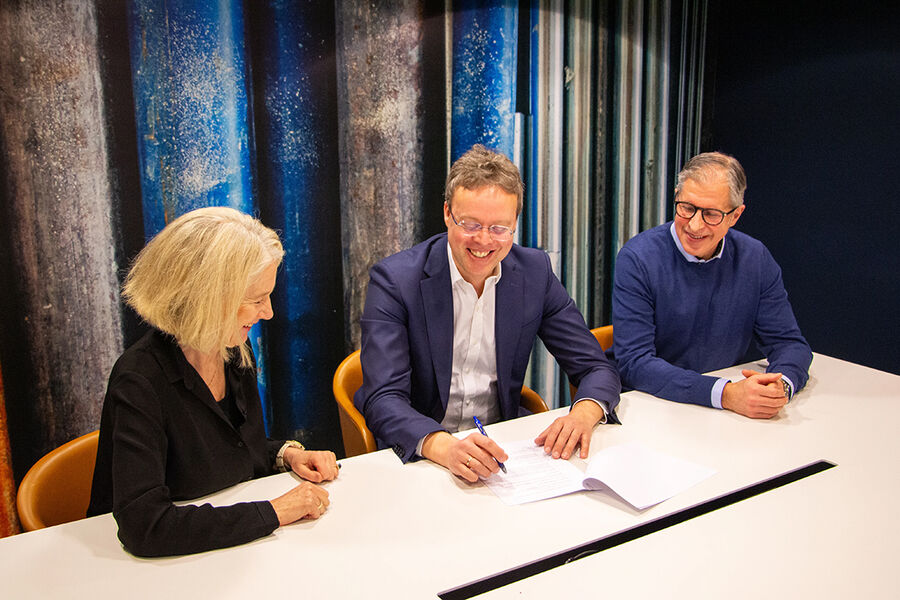 Fornøyde med ny medlemsavtale: Adm. dir. i RørNorge, Marianne W. Røiseland, entrepriserettsadvokat i Advokatfirmaet CLP, Rolf Markussen, og advokat i RørNorge, Trond Martinussen. Foto: Kaja Høvik Sivertsen, RørNorge.