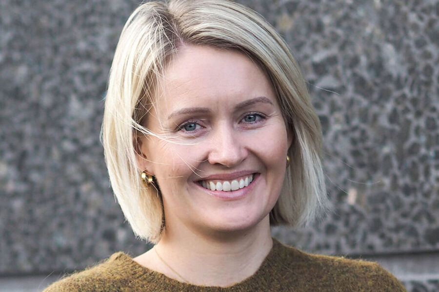 Inger Lien Halvorsen, prosjekteringsleder hos rørleggerfirmaet Sig. Halvorsen kan glede seg over at den bransjenormen hun var med på å utarbeide i 2022 begynner å få effekt i forhold til bedre føringsveier i sjakter. I byggebransjen i vår region har dette fått innpass i prosjektene, sier hun.