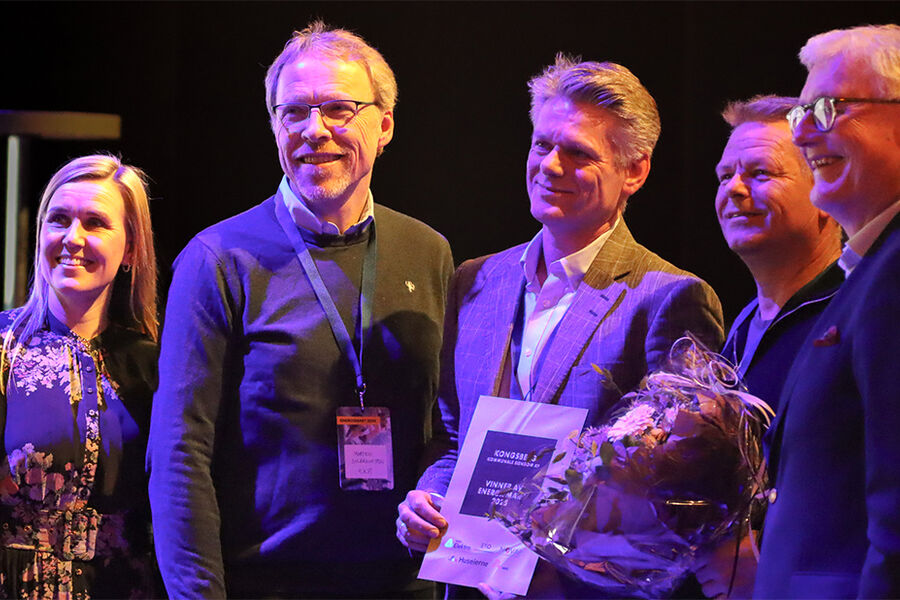 Fra venstre: Linda Ørstavik Öberg fra Huseierne, Morten Gulbrandsen, Frank Abelsen og Vegar Omholt fra Kongsberg Kommune og Tore Strandskog fra NHO Elektro.
