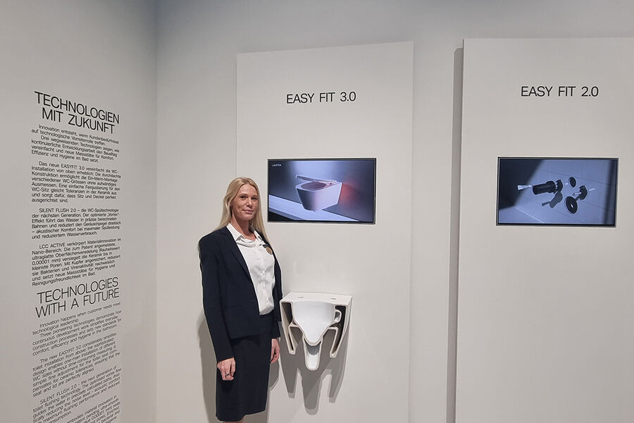 – Med Easy Fit 3.0 forenkler vi installasjonen betydelig. I stedet for å montere toalettet fra bunnen og løfte det på plass, benytter vi nå braketter som gjør det mulig å feste toalettet direkte på veggen, sier Mie Nielsson, Operations Director i Laufen North Europe.