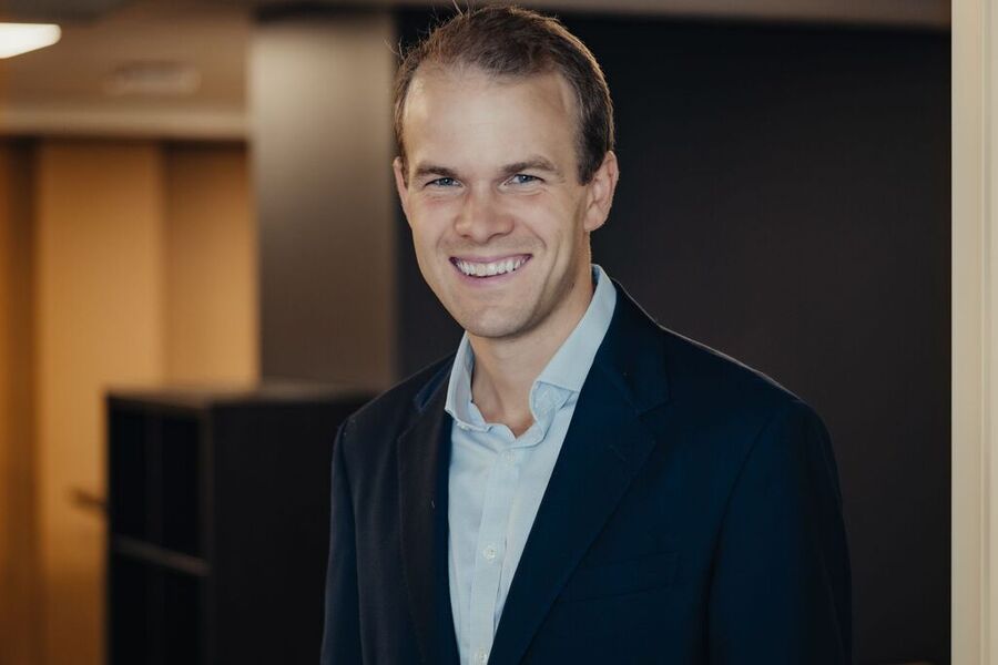 – Ved innføring av Norgespris går vi glipp av at færre dropper hytteturen vinterstid, færre skrur av varmekabler og færre slår av varmen i et rom de ikke bruker. Resultatet er høyere strømforbruk, sa Svend Boye under frokostsamlingen til ZERO. Foto: Thema Consulting.