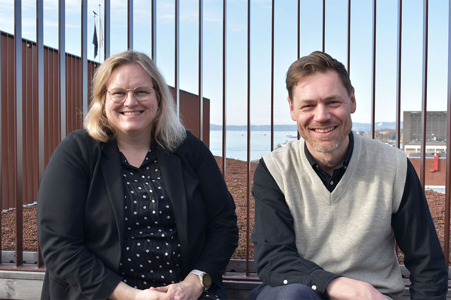 Sertifiseringssjef Viel Sørensen og koordinator for BREEAM In-Use, Bjørn-Yngve Kinzler Eriksen håper at den norsktilpassede manualen vil gjøre det enklere for byggeiere å forbedre miljøprestasjonen i sine bygg. Sertifiseringssjef Viel Sørensen og koordinator for BREEAM In-Use, Bjørn-Yngve Kinzler Eriksen håper at den norsktilpassede manualen vil gjøre det enklere for byggeiere å forbedre miljøprestasjonen i sine bygg.