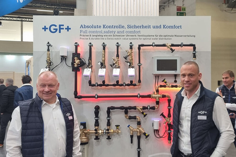 Et av produktene som ble presentert på ISH var Hycleen, et system som håndterer og opprettholder hydraulisk balansering på en effektiv og presis måte. Petter Vang (t.v) og Kristian Langbeck, hadde mange norske kunder innom standen under messedagene i Frankfurt.