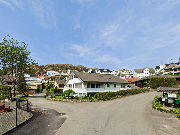 Skøyteveien med lyktestolper langs veien
