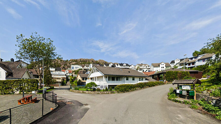 Skøyteveien med lyktestolper langs veien