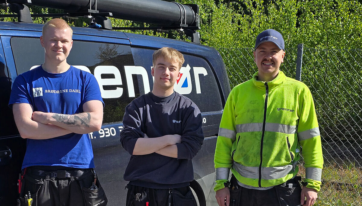 Her ser vi lærlingene Ask, Bastian og Jacob i Grenrør AS. Foto: Grenrør AS
